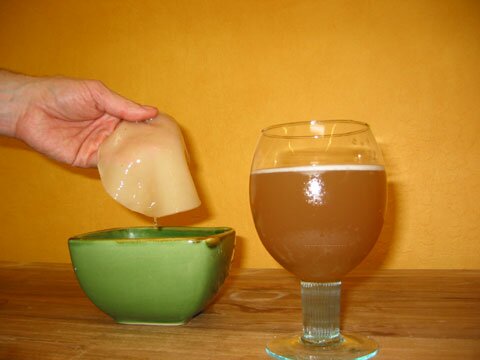 Colônia e copo de Kombucha